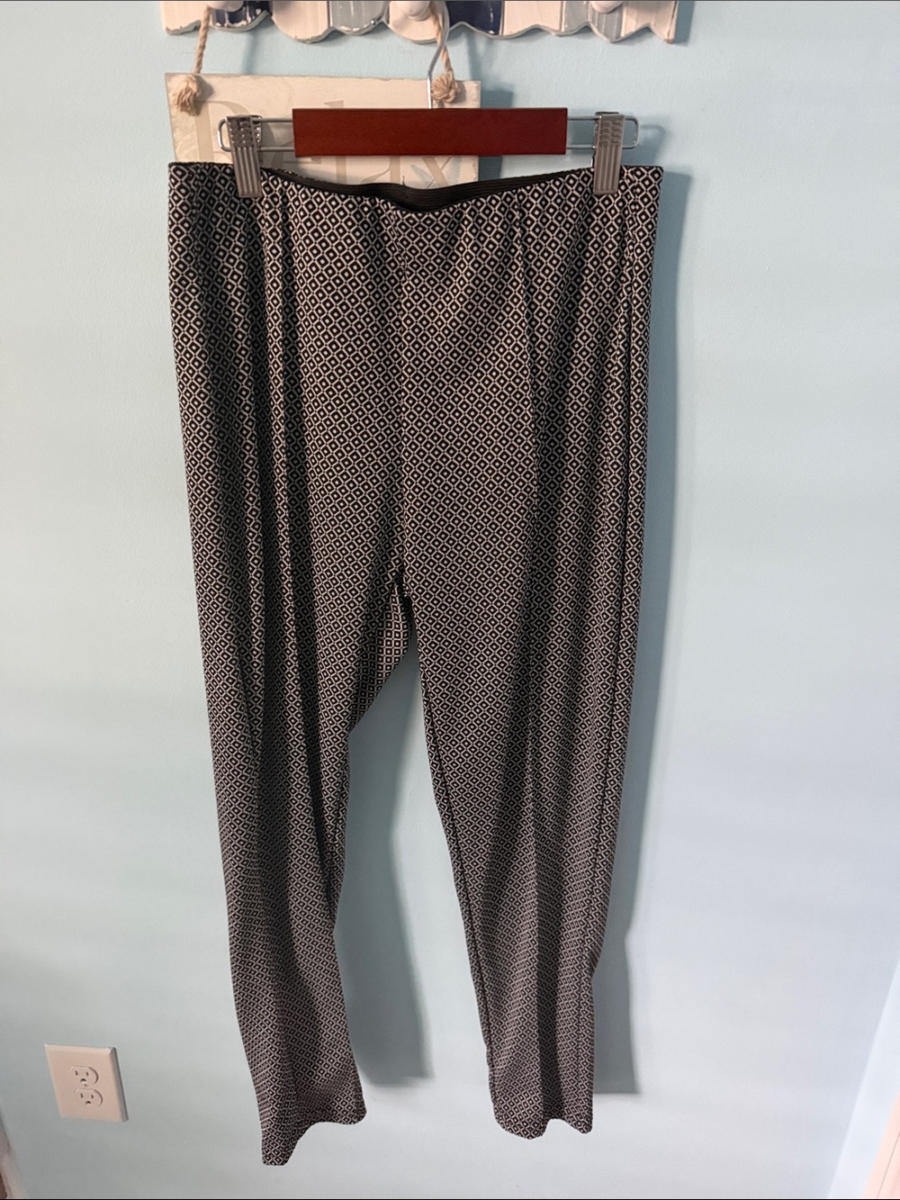 Women’s Black & White Geometric Stretch Pants size M